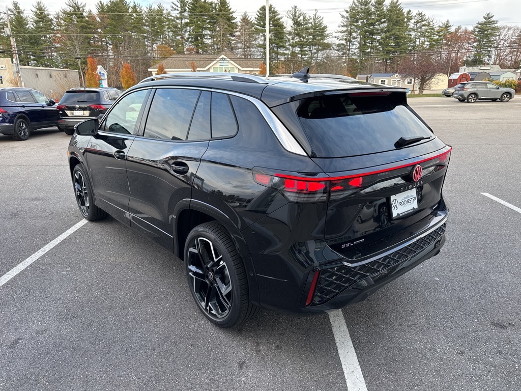 2026 Volkswagen Tiguan SEL R-Line photo 4