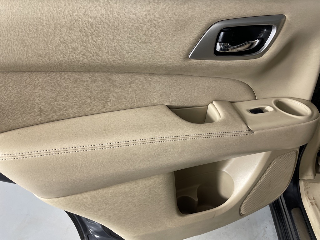 2014 Nissan Pathfinder SL photo 35