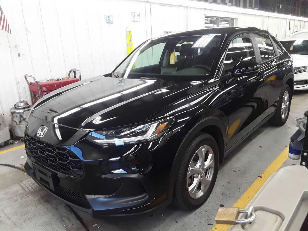 2025 Honda HR-V LX photo 2