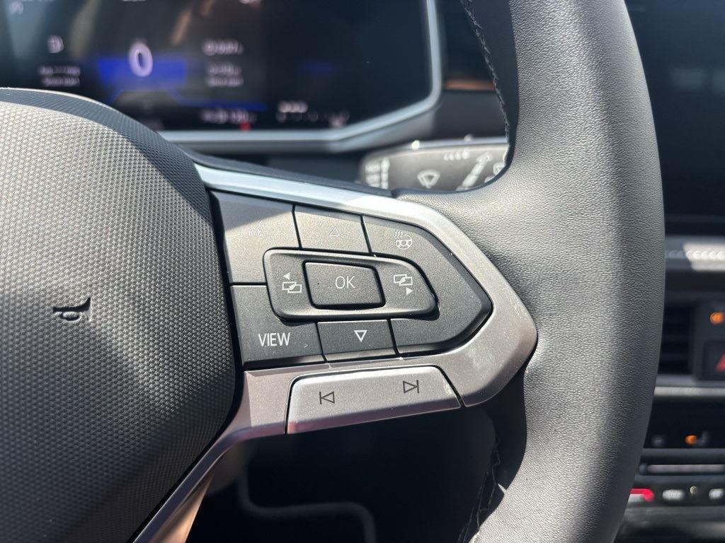 2025 Volkswagen Taos SE photo 17