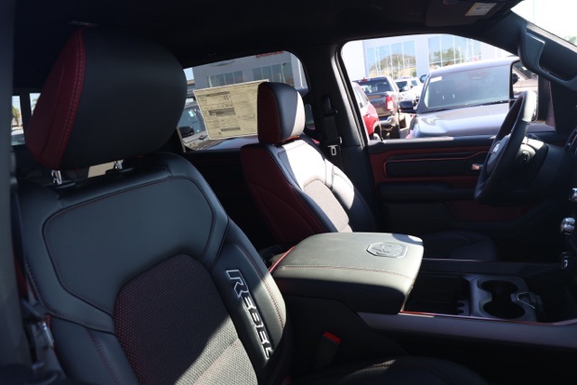 New 2026 Diamond Black Crystal Pearl-Coat Exterior Paint RAM Rebel image 19