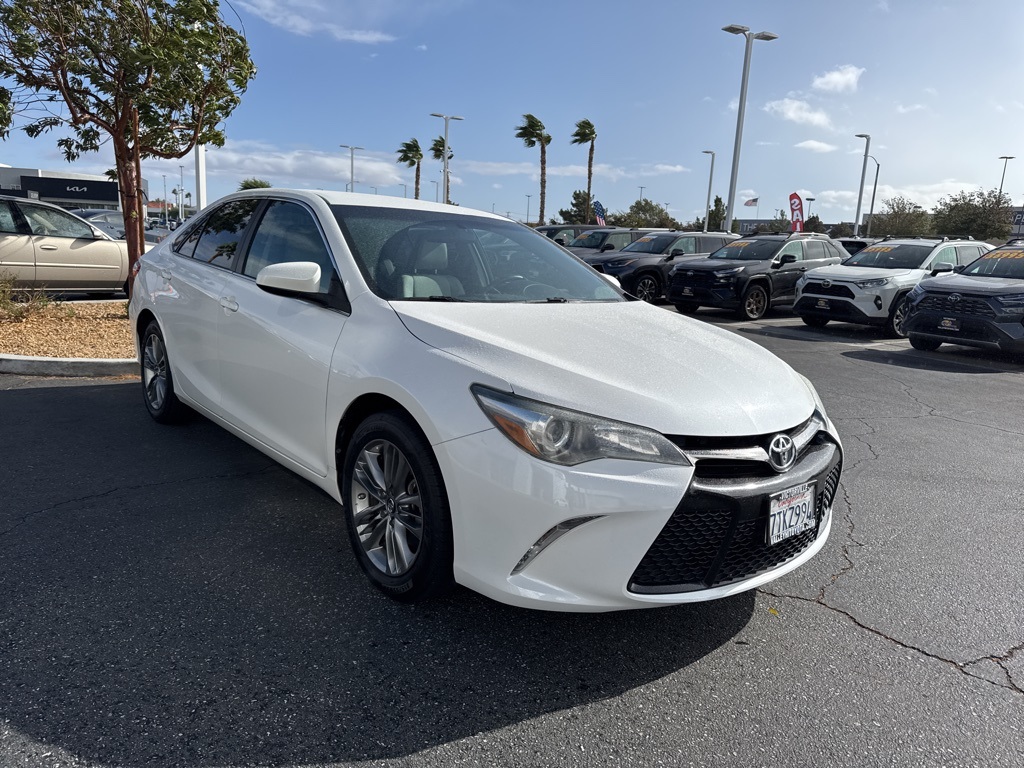 2016 Toyota Camry SE photo 4