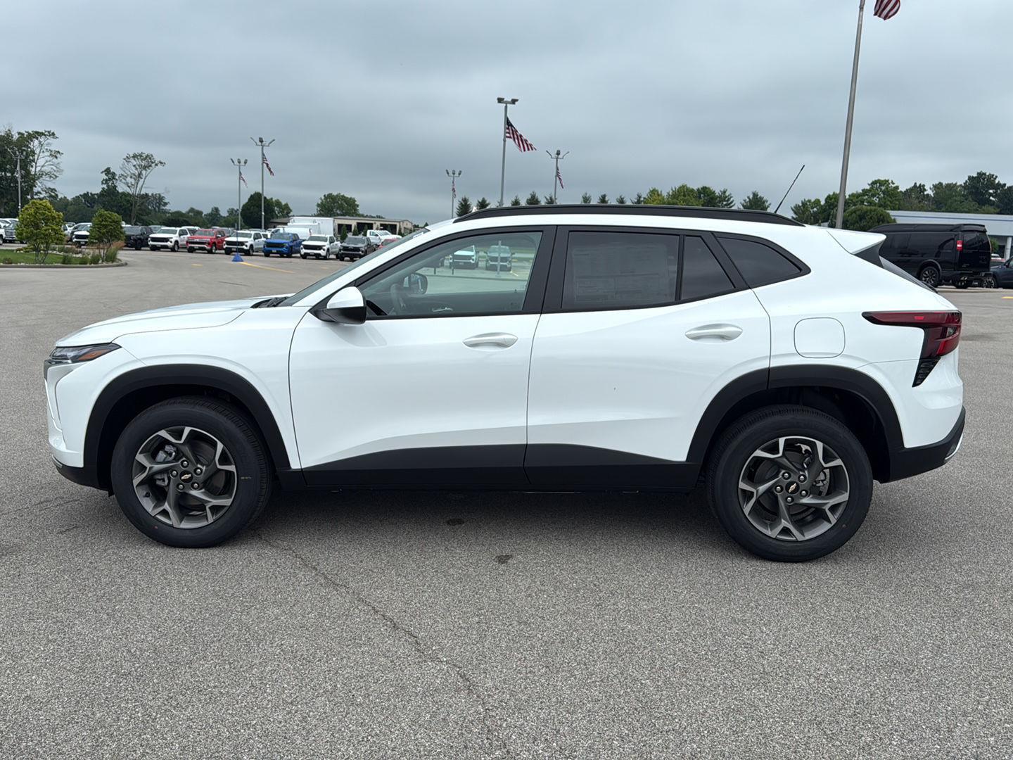 2025 Chevrolet Trax LT photo 3