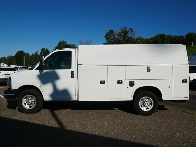 2025 Chevrolet Express Cutaway 3500 photo 4
