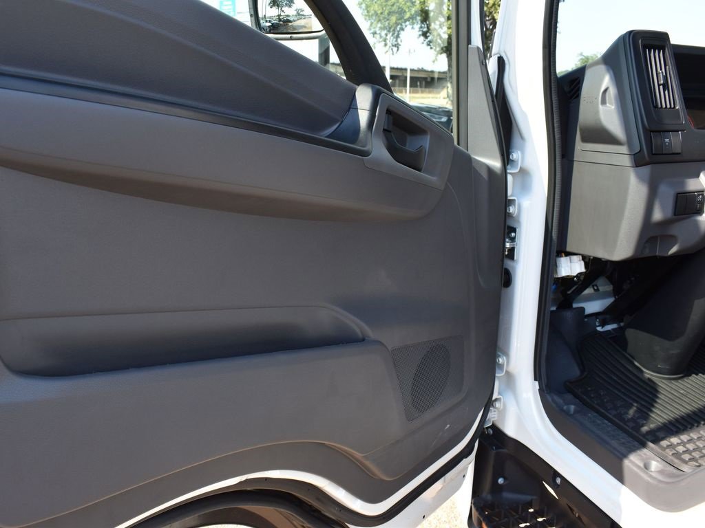 2025 Chevrolet Silverado photo 4