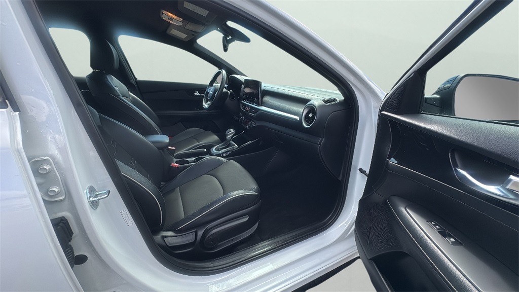 2023 Kia Forte GT-Line photo 12