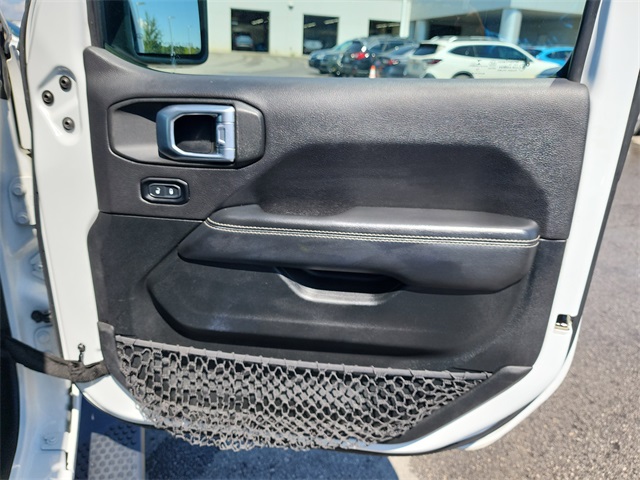 2020 Jeep Wrangler Unlimited Sahara photo 17