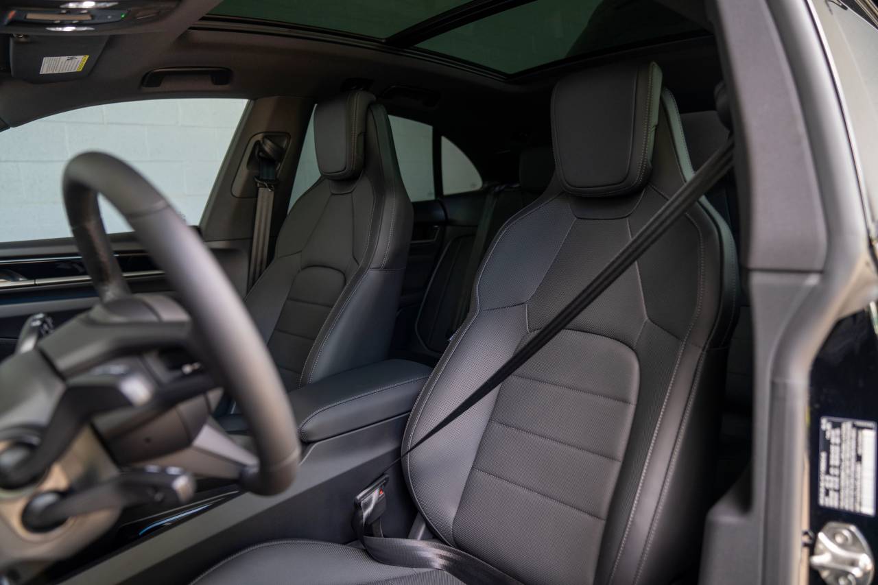 2025 Porsche Macan 4 Electric photo 5