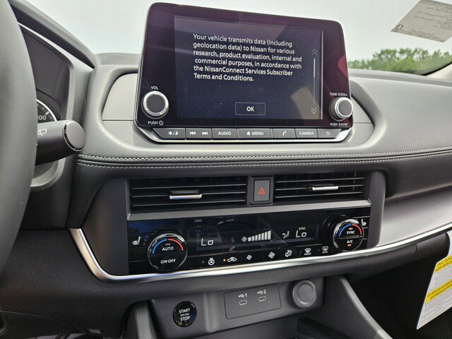 2025 Nissan Rogue SV photo 11