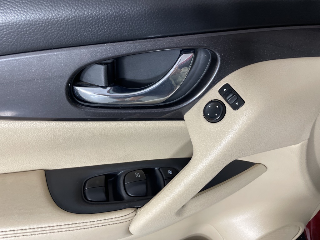 2020 Nissan Rogue SV photo 14