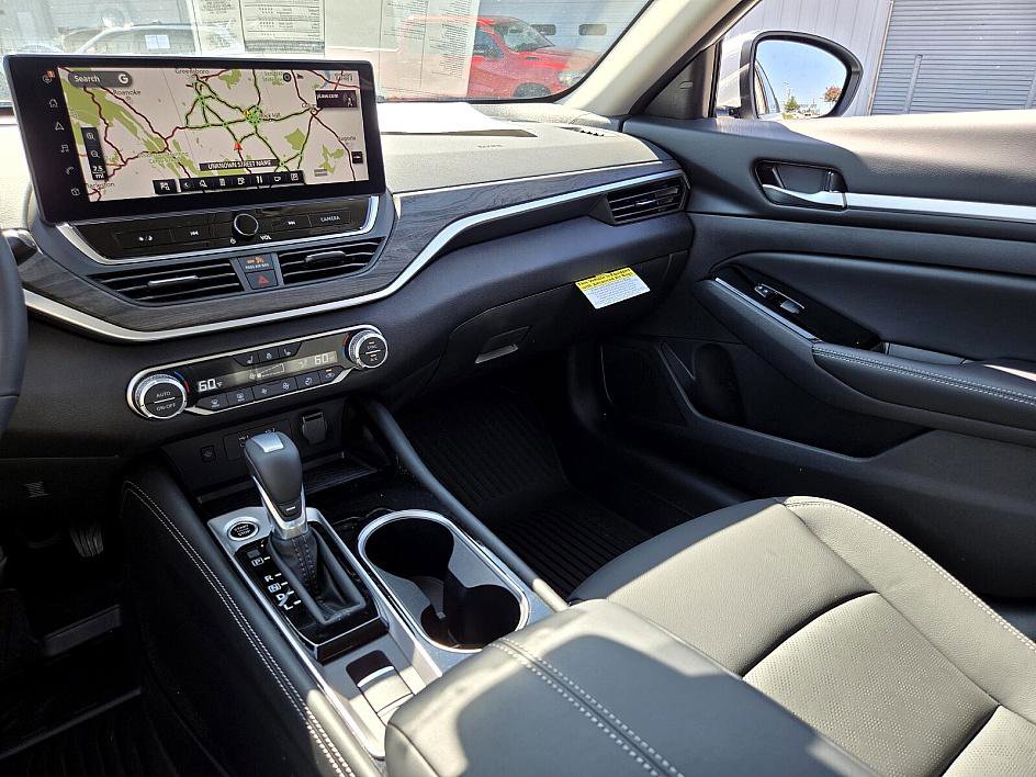 2025 Nissan Altima SL photo 14