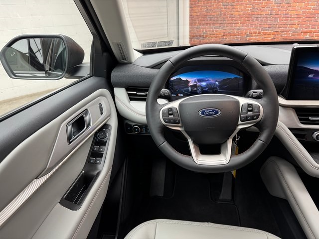 2025 Ford Explorer photo 13