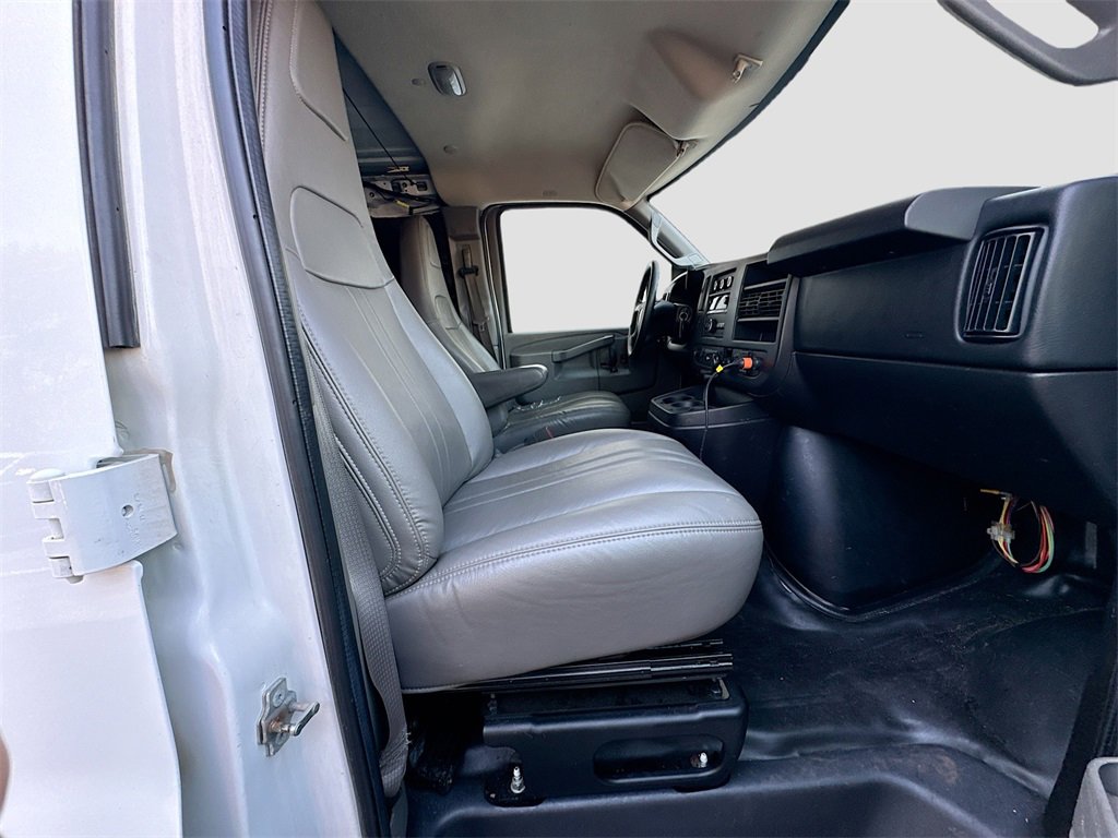 2016 Gmc Savana Cargo 3500 photo 25