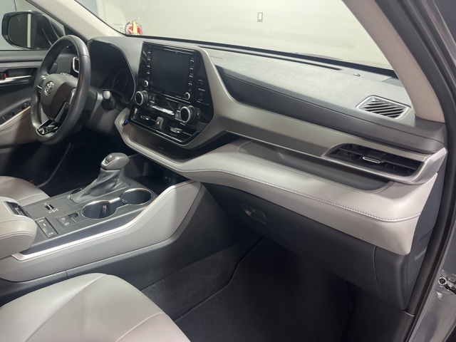2021 Toyota Highlander XLE photo 19