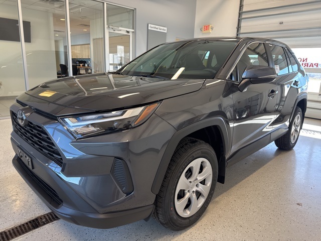 2025 Toyota RAV4 LE photo 4