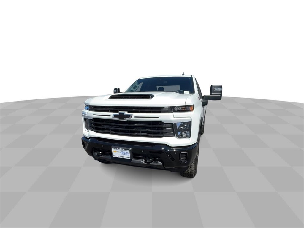 2025 Chevrolet Silverado 2500HD Custom photo 3