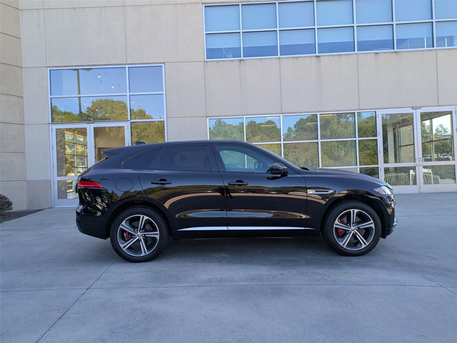 2019 Jaguar F-PACE S photo 4