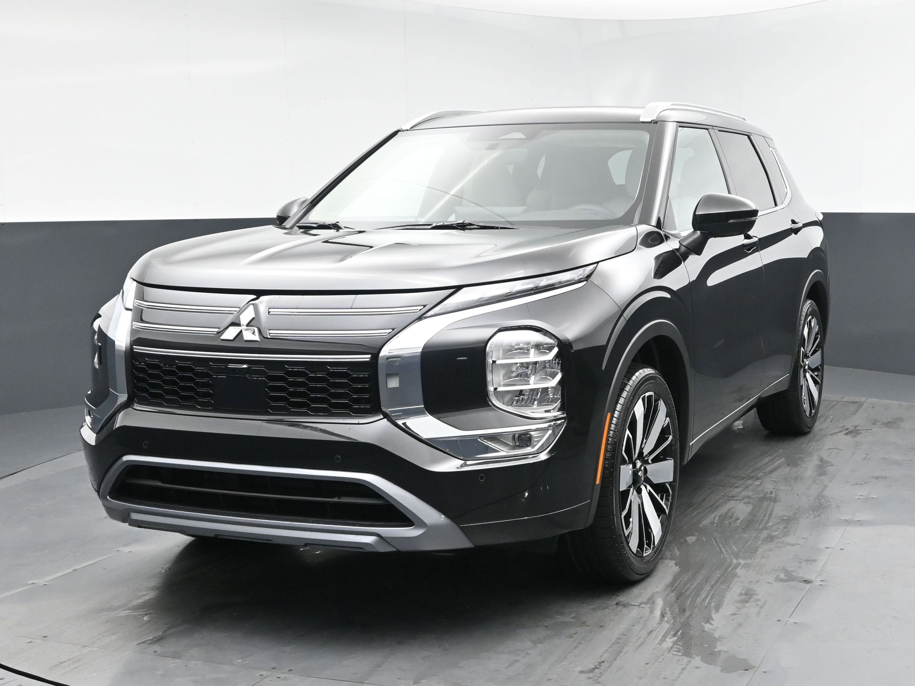 2025 Mitsubishi Outlander SEL's photo