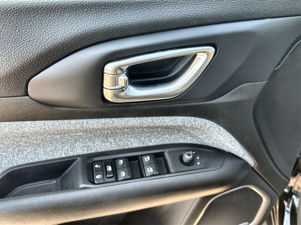 2022 Jeep Compass Latitude Lux photo 12