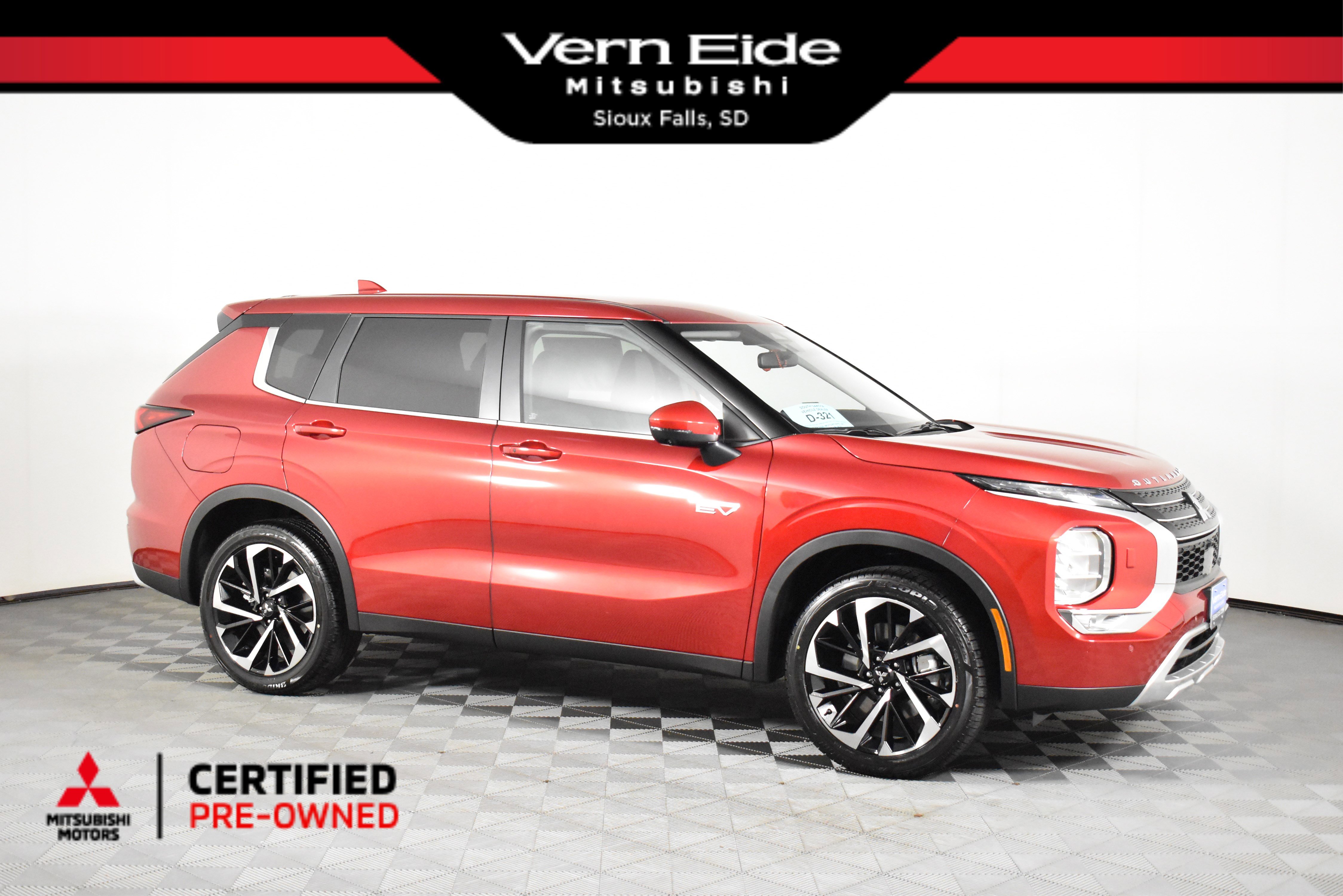 2025 Mitsubishi Outlander Plug-in Hybrid SE's photo