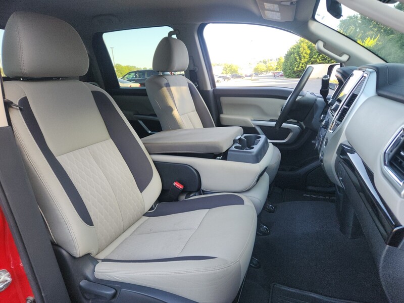 2021 Nissan Titan SV photo 18