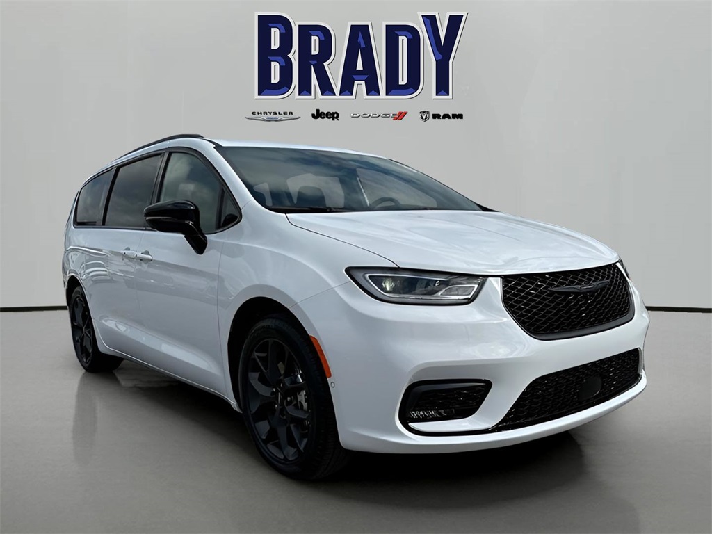 2024 Chrysler Pacifica Touring L's photo