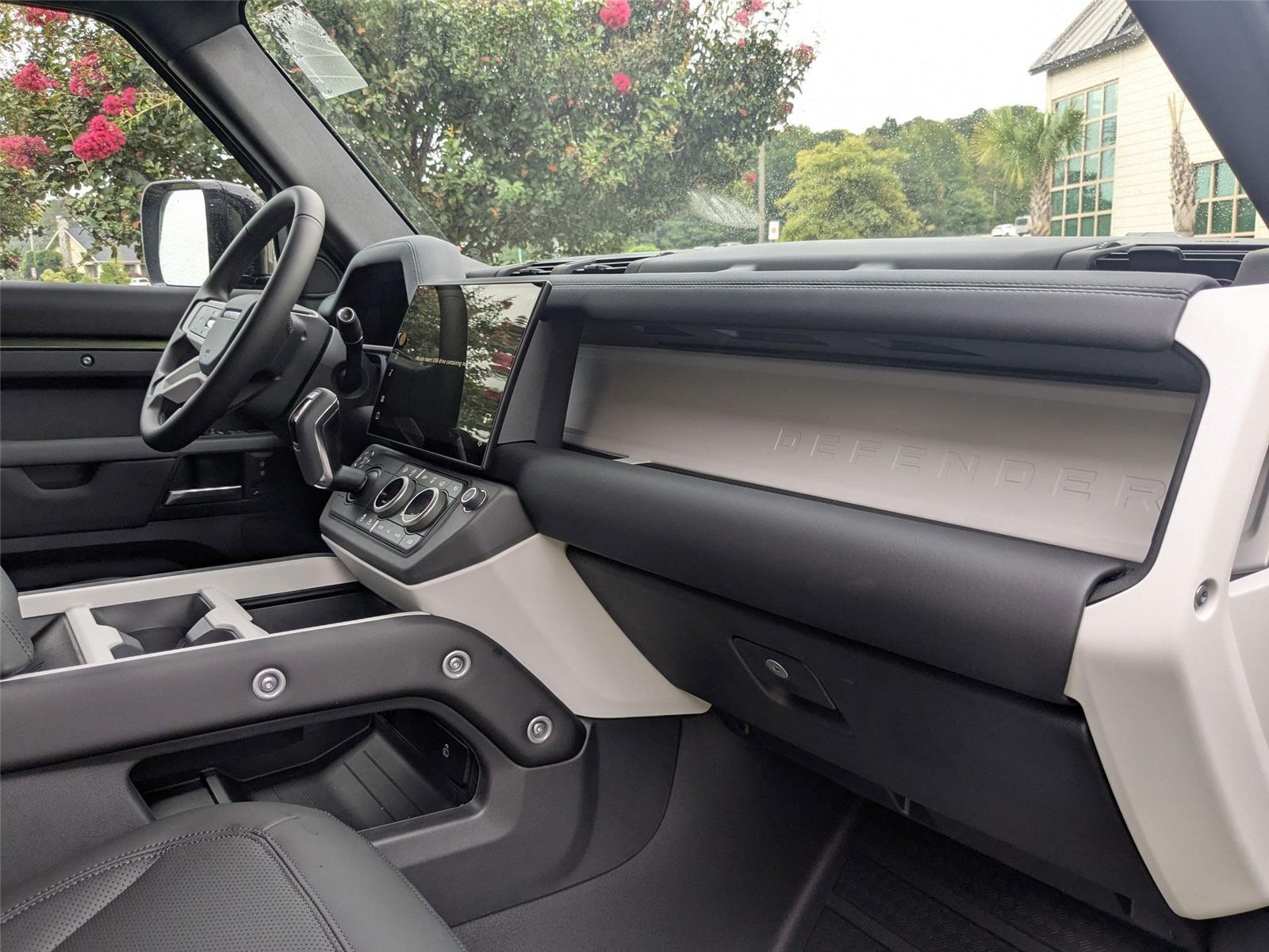 2026 Land Rover Defender 110 S photo 29