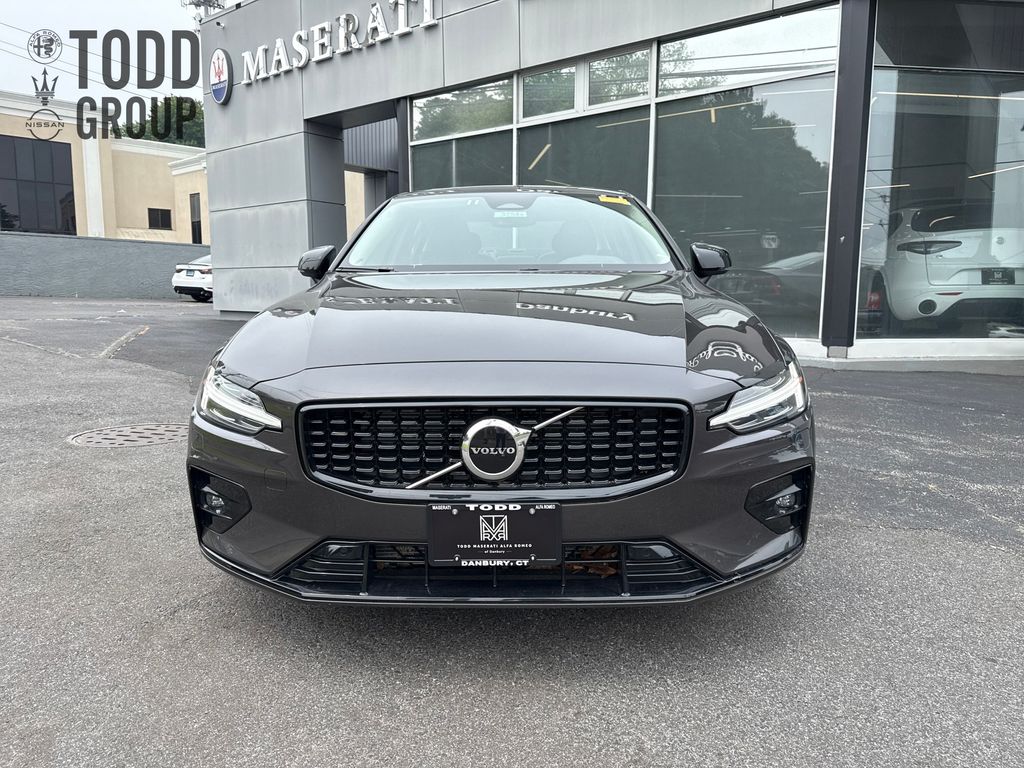 2025 Volvo S60 B5 AWD Core photo 8