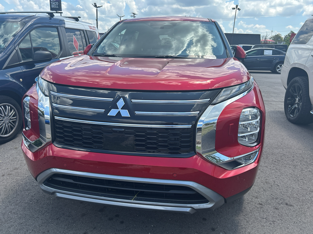 2025 Mitsubishi Outlander SE photo 3