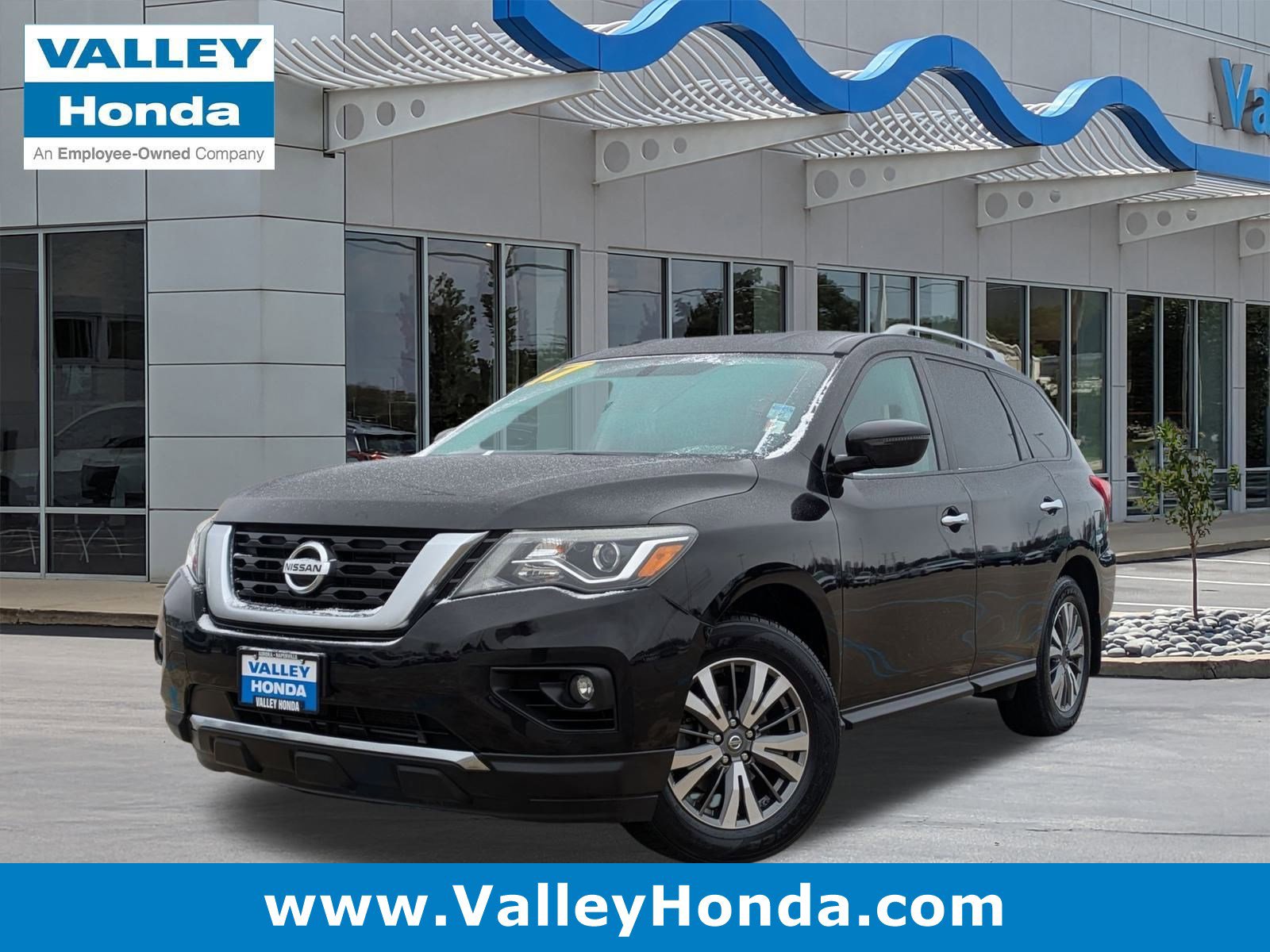 2017 Nissan Pathfinder SV