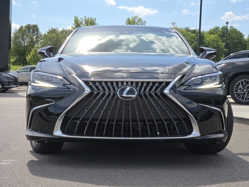 2025 Lexus ES 300h Ultra Luxury photo 3
