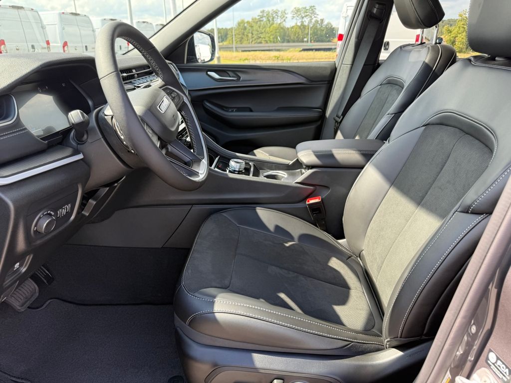 2025 Jeep Grand Cherokee Altitude X photo 9