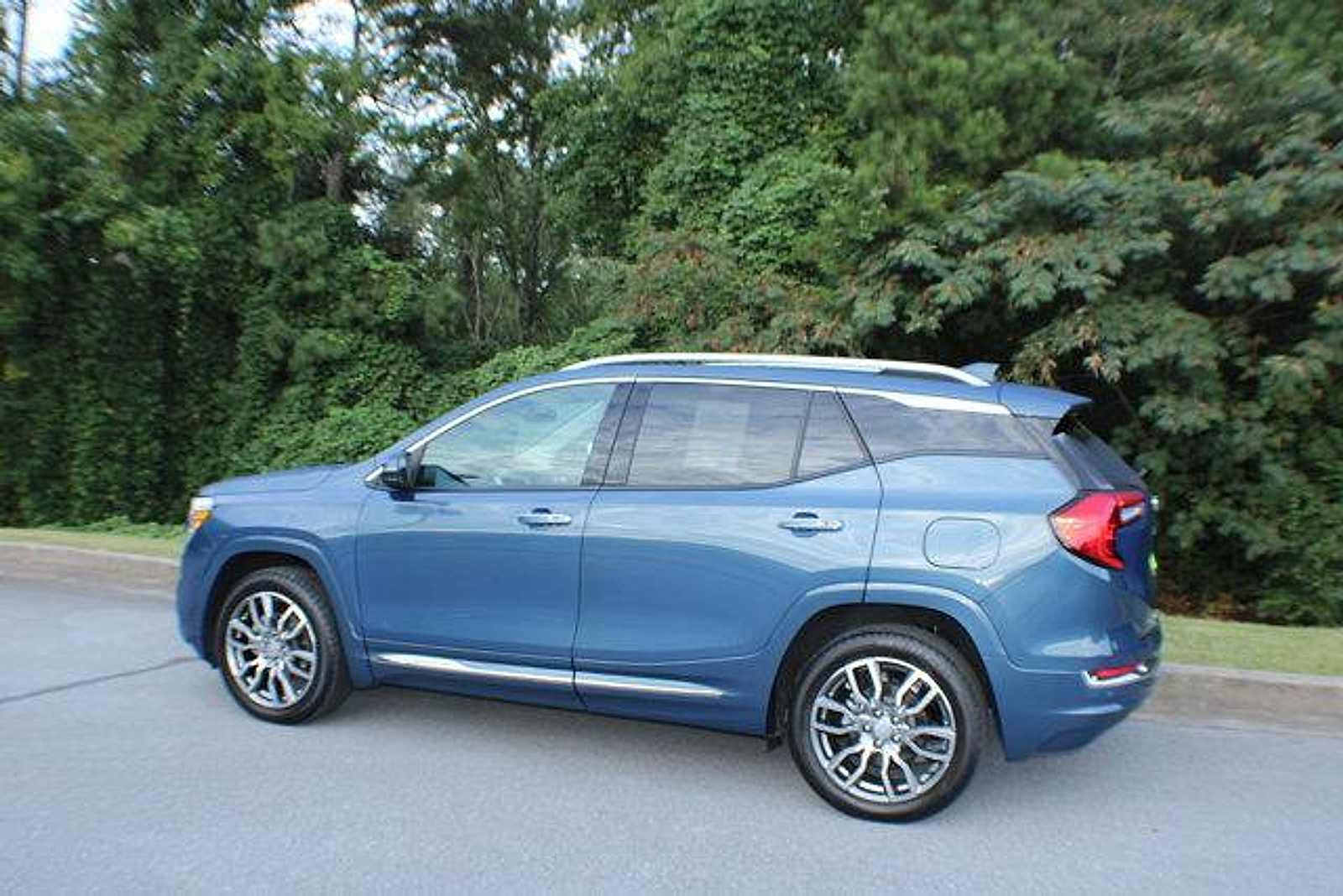 2024 Gmc Terrain Denali photo 2