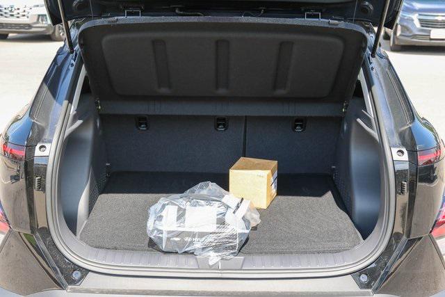 New 2025 Black Hyundai SEL Convenience FWD image 6