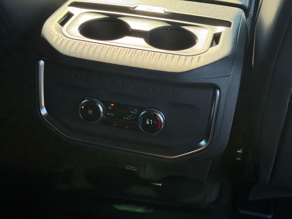 2025 Ford Expedition Platinum MAX photo 11