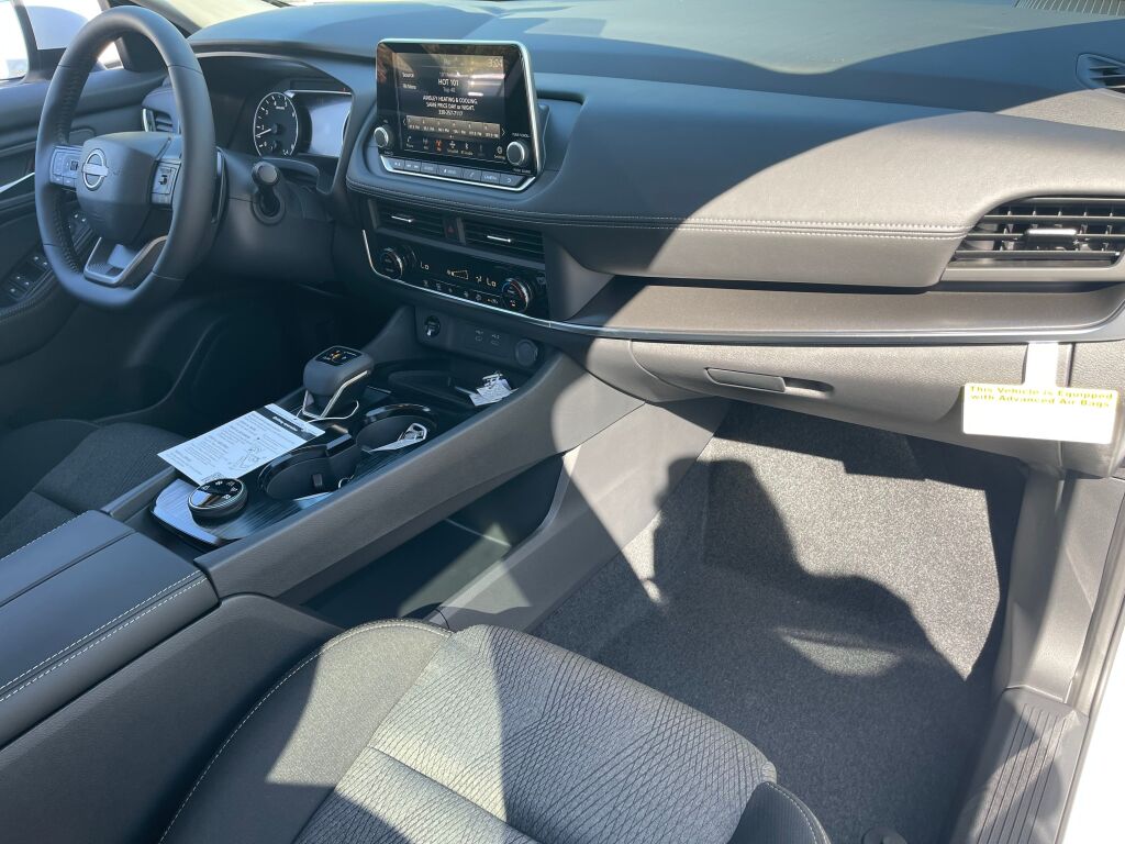 2026 Nissan Rogue SV photo 14