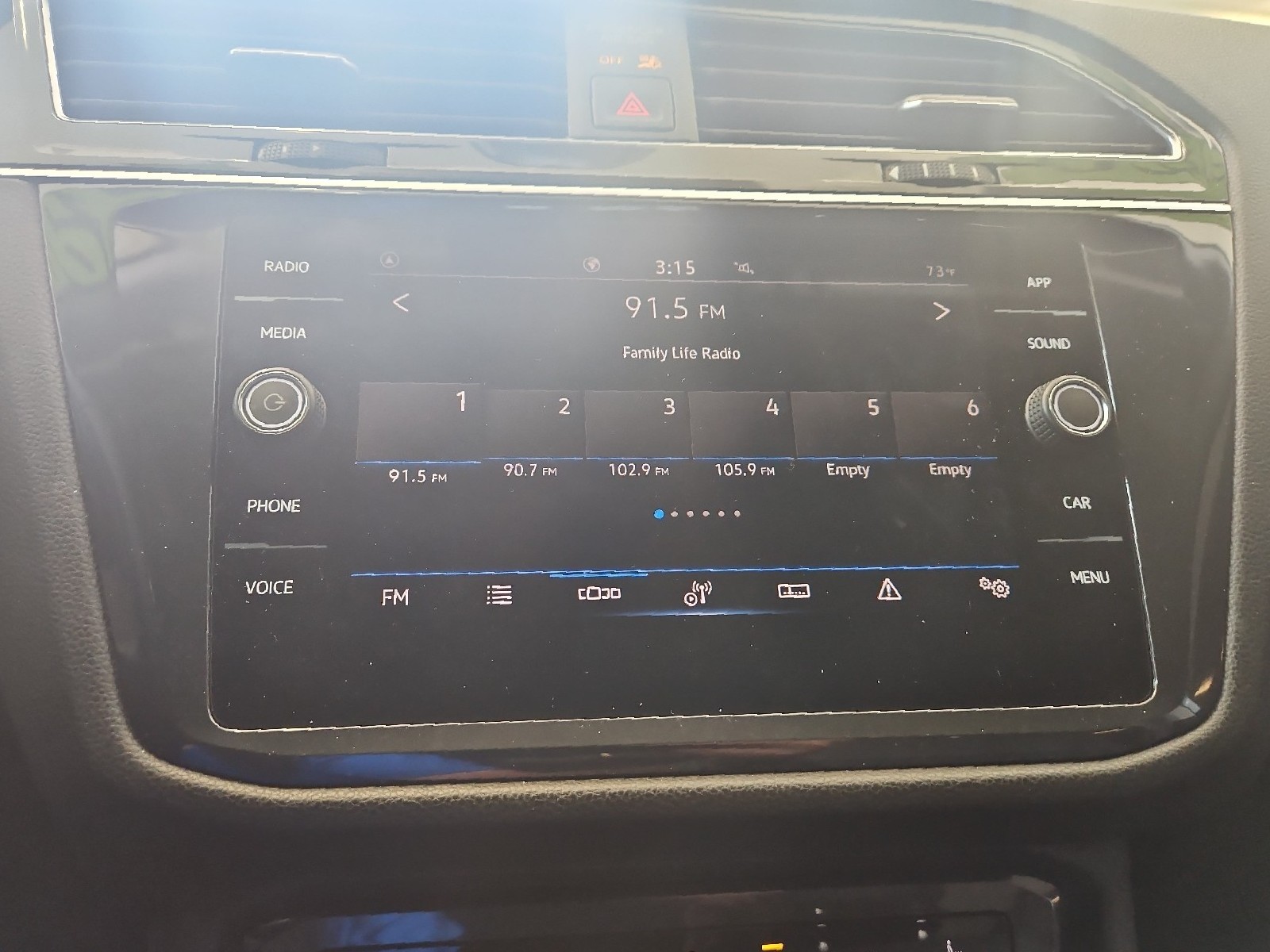 Used 2023 Platinum Gray Metallic Volkswagen SE image 11