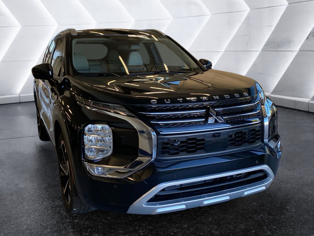 2023 Mitsubishi Outlander Plug-In Hybrid SEL's photo