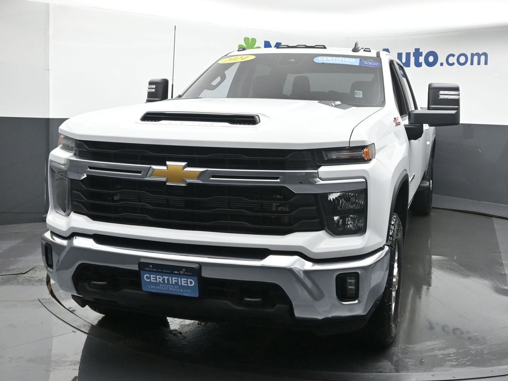 2024 Chevrolet Silverado 3500HD LT photo 3