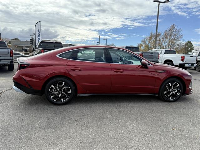 2025 Hyundai Sonata SEL photo 4