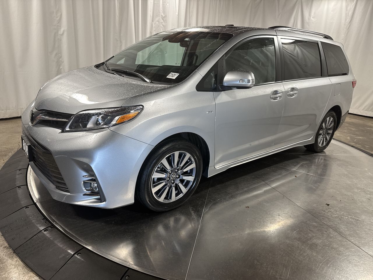 2020 Toyota Sienna Limited's photo