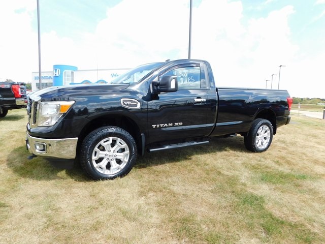 2017 Nissan Titan SV photo 9