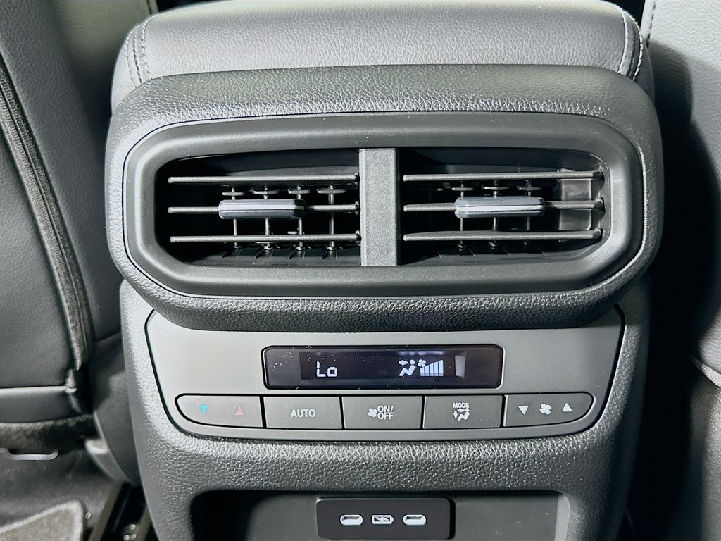 2025 Honda Pilot Touring photo 17