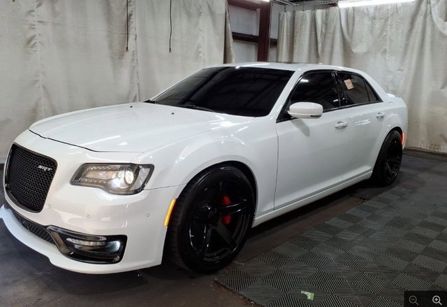 2023 Chrysler 300 C's photo