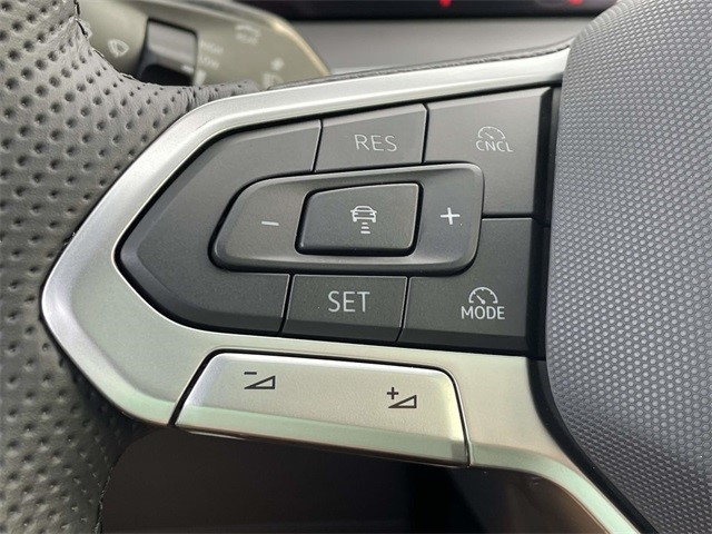 2025 Volkswagen Tiguan SE R-Line Black photo 18