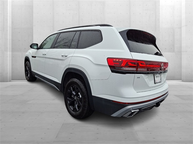2025 Volkswagen Atlas Peak Edition SE photo 2