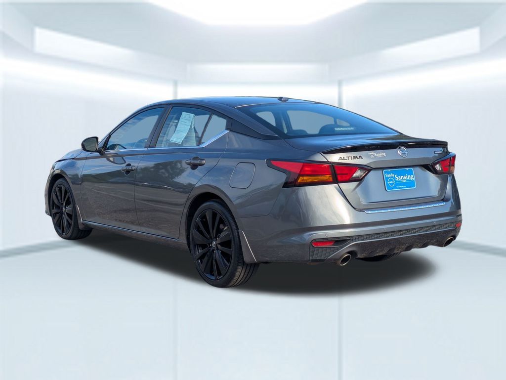 2022 Nissan Altima 2.5 SR photo 3