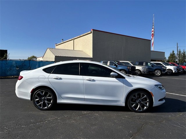 2016 Chrysler 200 S photo 28