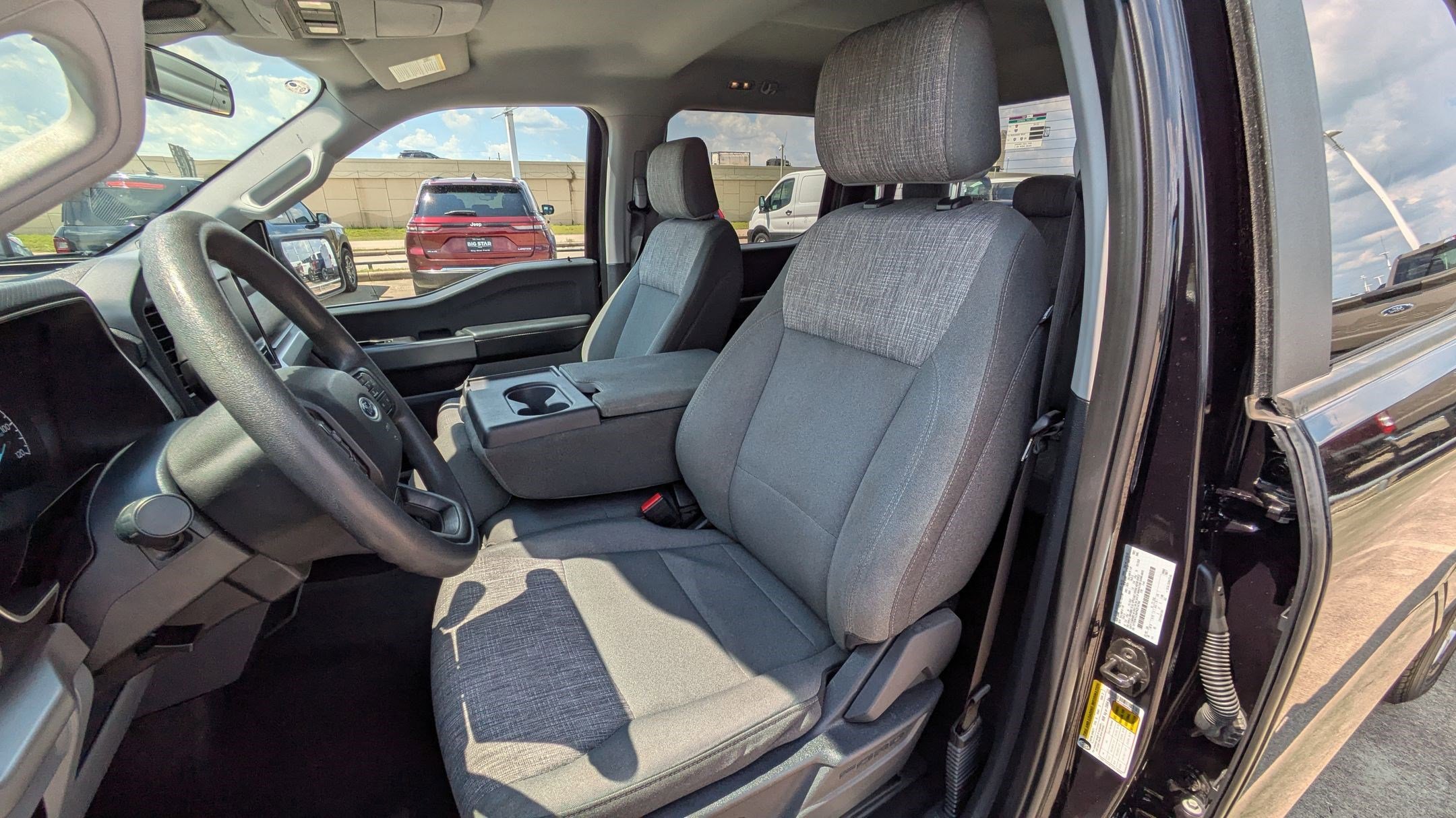 2023 Ford F-150 XLT photo 23