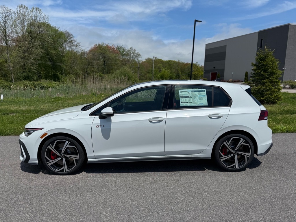 2025 Volkswagen Golf GTI SE photo 4